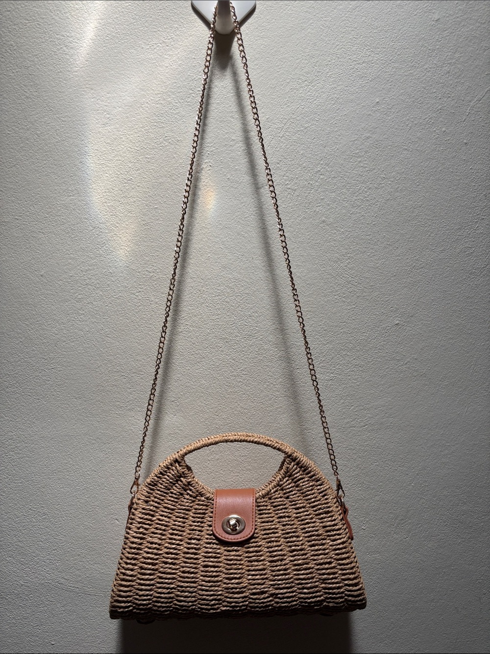 Tommy Bahama Woven Straw Crossbody Bag with Gold Chain - Picture 3 of 11